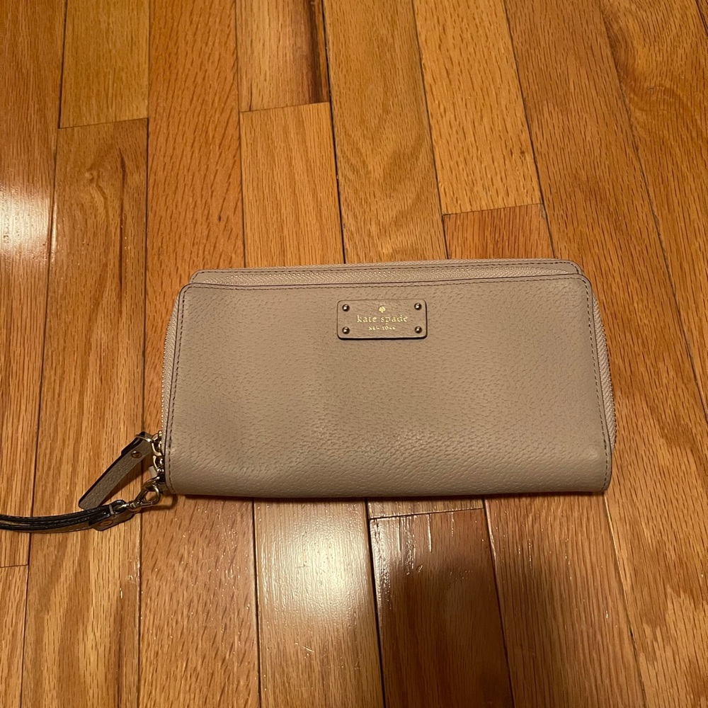Like new large Kate spade wallet